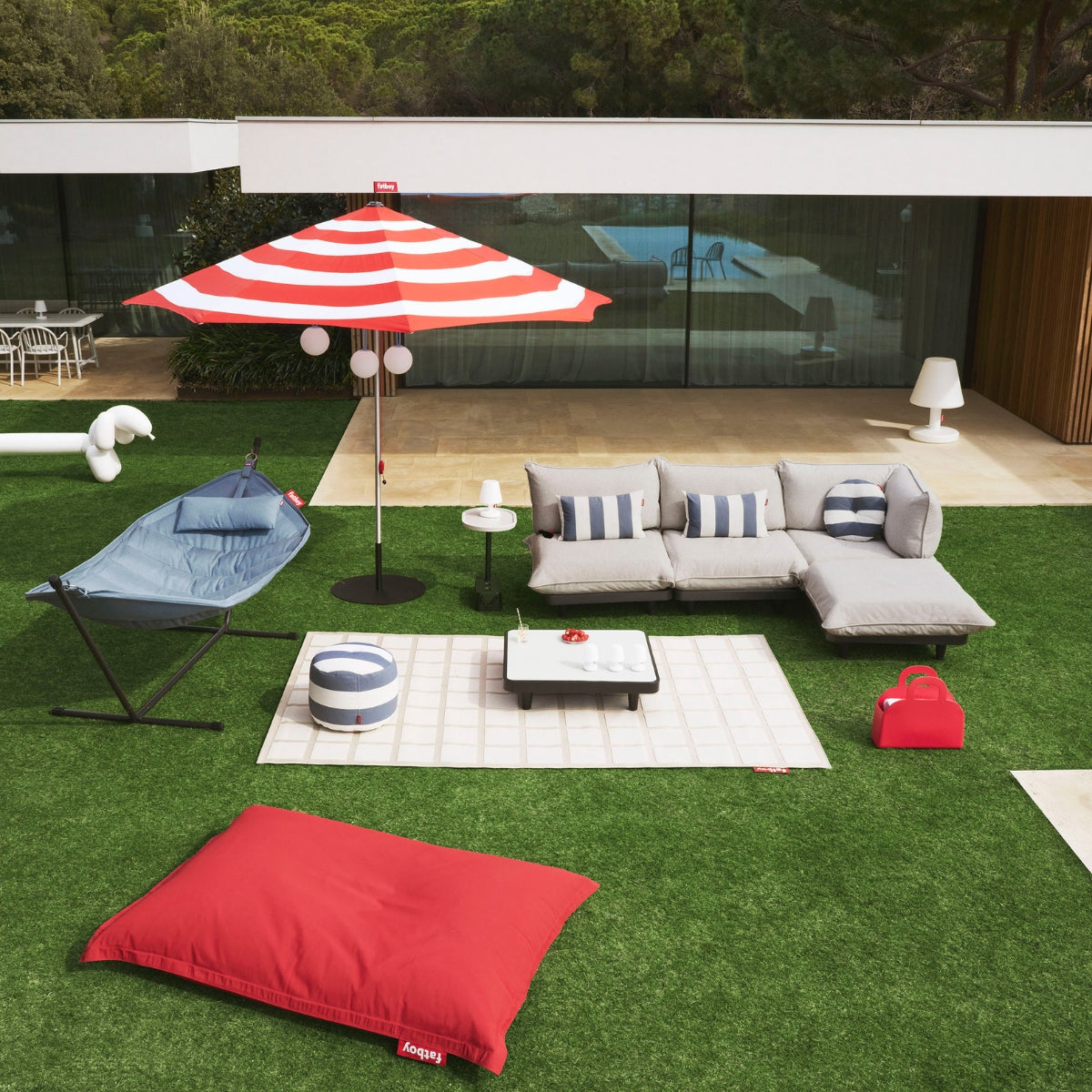 Terraza equipada con muebles de exterior Kenza