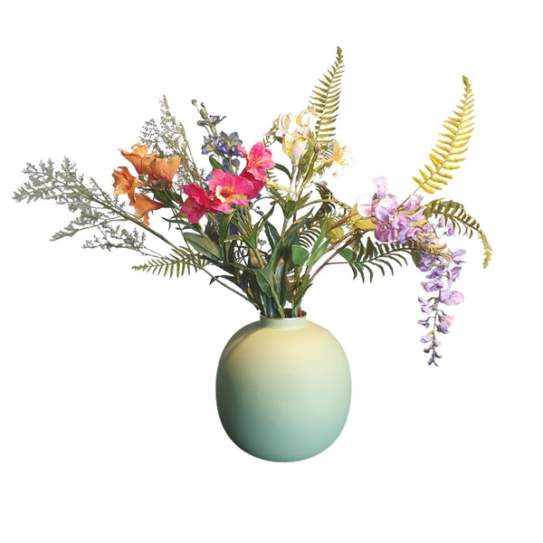 Jarrón de Metal Mate Bright Verde 23cm con flores de seda Premium