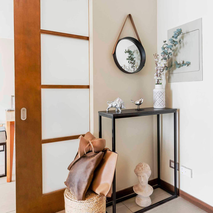 Arrimo de madera black para decorar hall