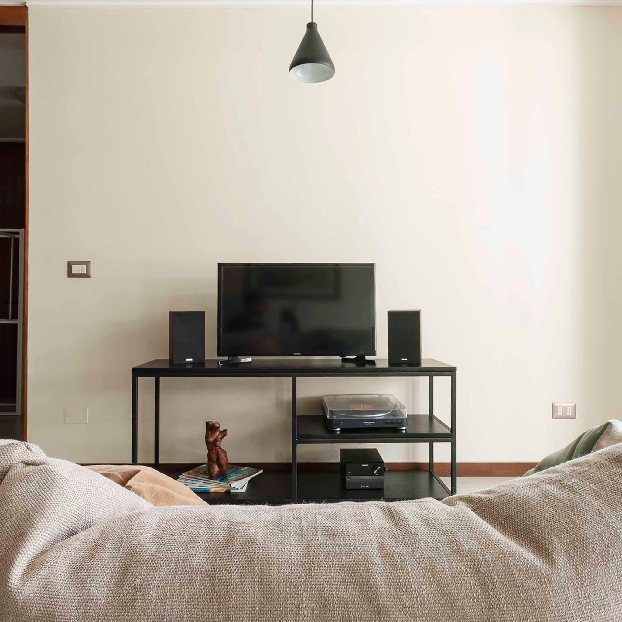 mueble para televisión negro